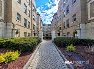 4225 Paulina, Chicago, IL 60613