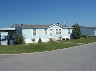 1185 Vinewood Dr, Lockport, NY 14094