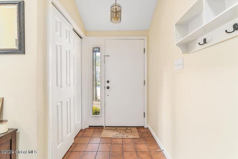 3rd image of 7 Woodridge Court