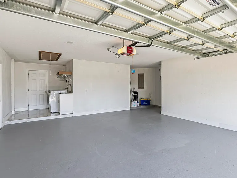 104 Oxford Ct — Photo 39