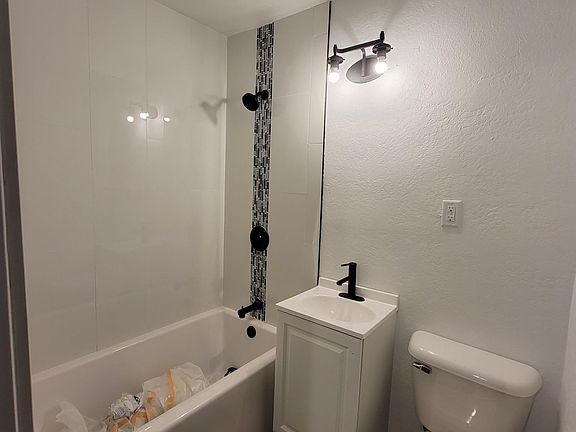 4th image of 3905 3rd Ave