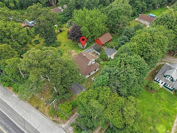 3rd image of 158 Ten Rod Rd