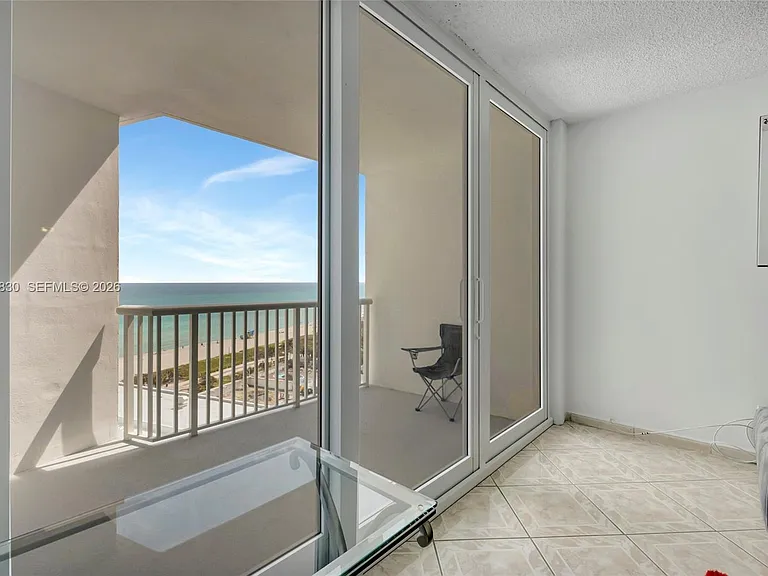 5401 Collins Ave #1126 — Photo 40
