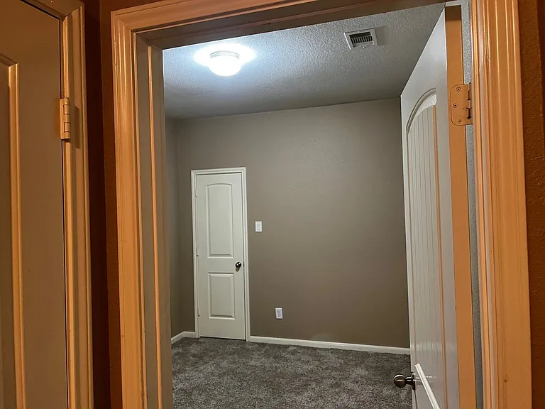 23706 Red Glade Ct — Photo 12