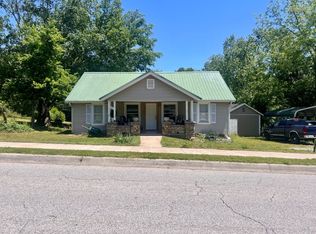 504 N College Ave, Huntsville, AR 72740
