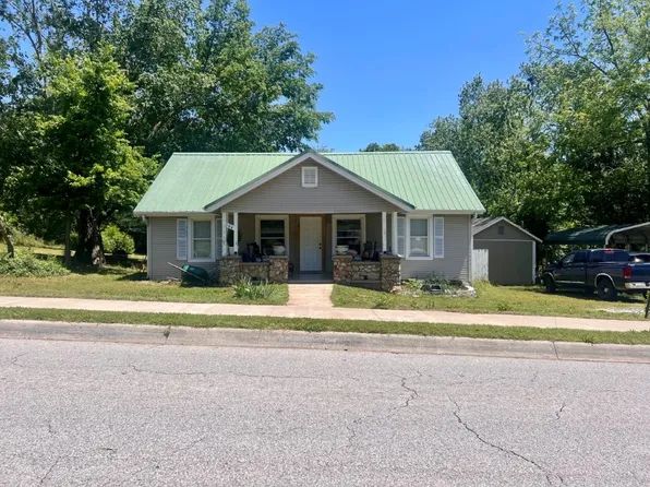 504 N College Ave, Huntsville, AR 72740
