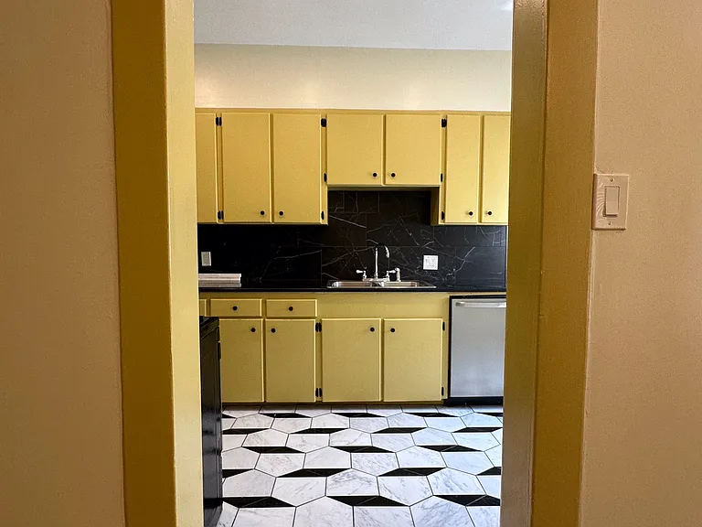 4910 Victor St #1 — Photo 10