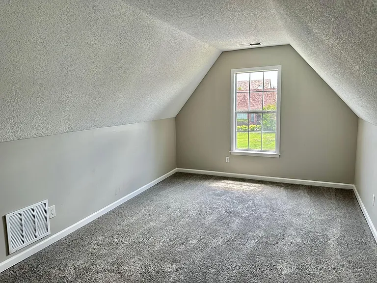 105 Winding Creek Dr — Photo 16