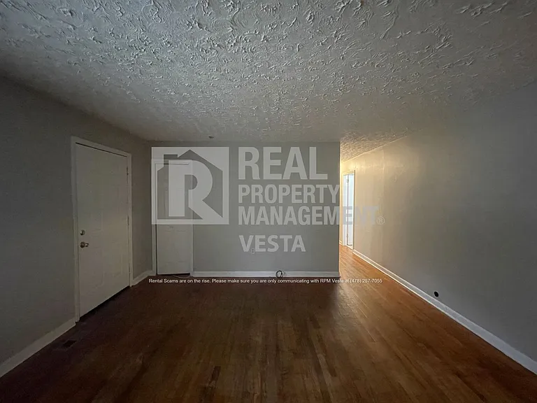 106 Hazel Dr — Photo 3