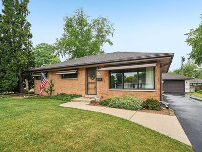 W151N8313 Thomas DRIVE, Menomonee Falls, WI, 53051