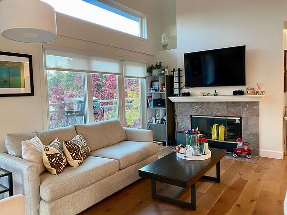 5th image of 11011 NE 12th St Unit 605