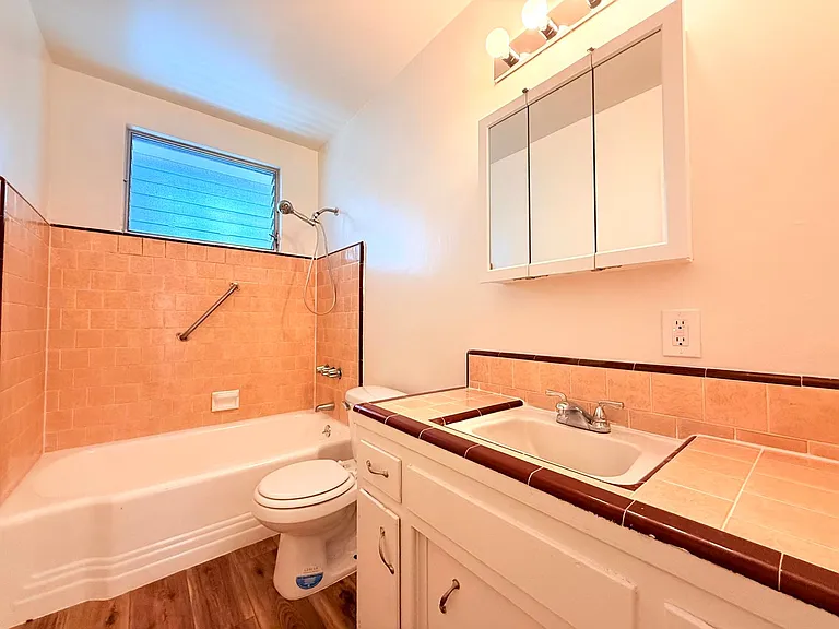 356 N Hayworth Ave — Photo 15