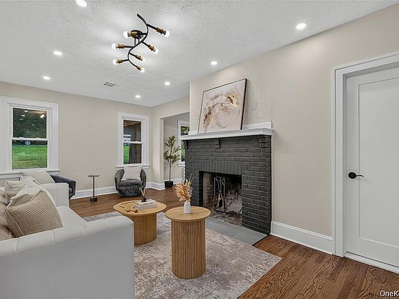 5th image of 16 Maple Avenue