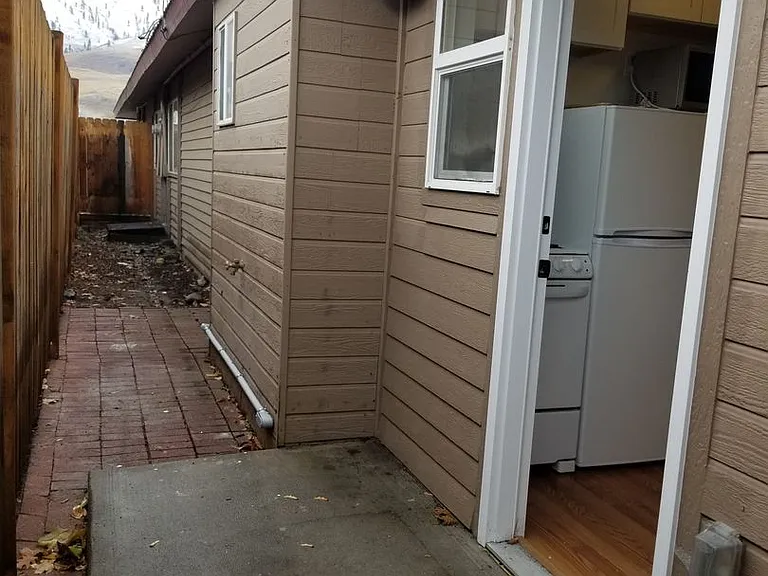 133 E Chelan Ave — Photo 11