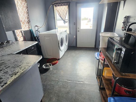3rd image of 418 21st St NE