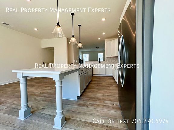 5th image of 4219 Alexander View Dr