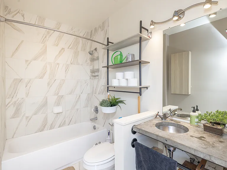 101 W Marshall St #44 — Photo 24