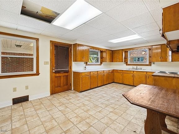 4th image of 2801 Ravenna Ave NE