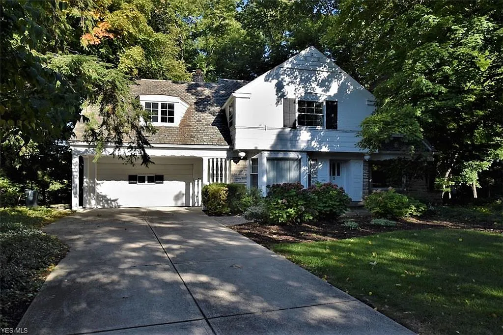 1211 Oakridge Dr photo 1