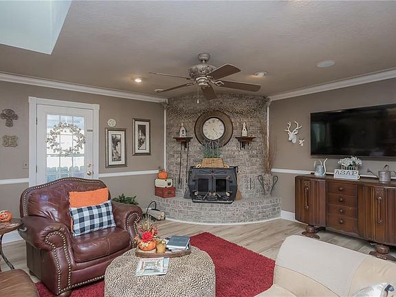 5th image of 2807 W Parkwood Dr