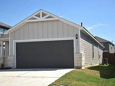217 English Oak St — Photo 2