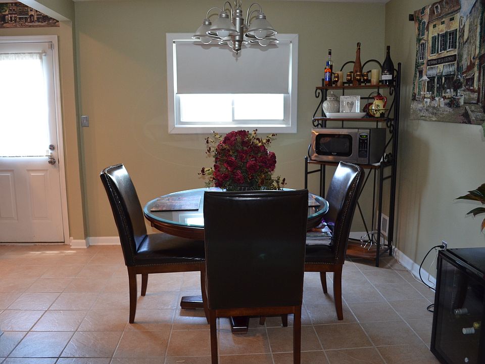 1st image of 82 Ann Dr S