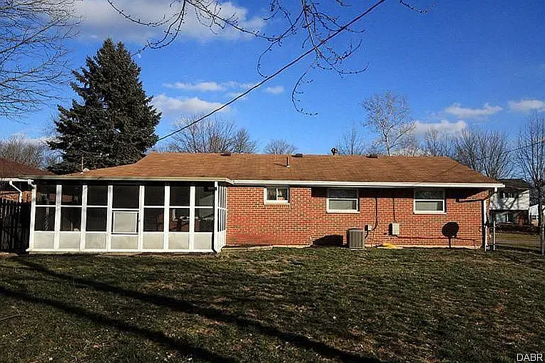 105 Catalpa Dr — Photo 13
