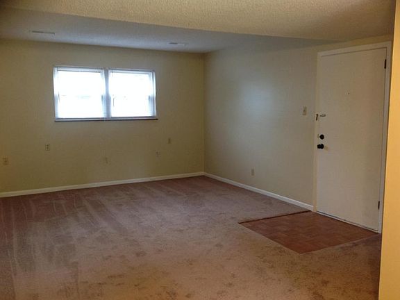 5th image of 901 Flanders Ln APT 1