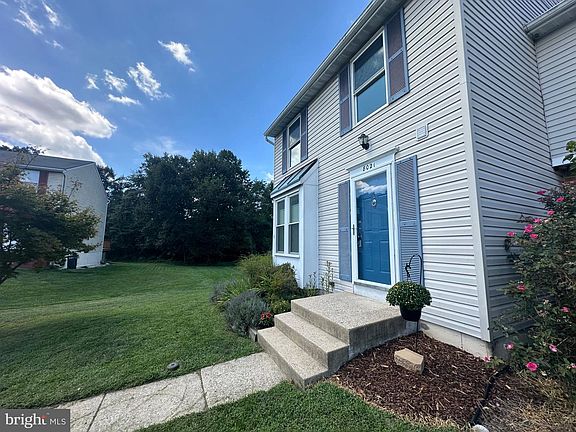 3rd image of 8021 Watermill Ct