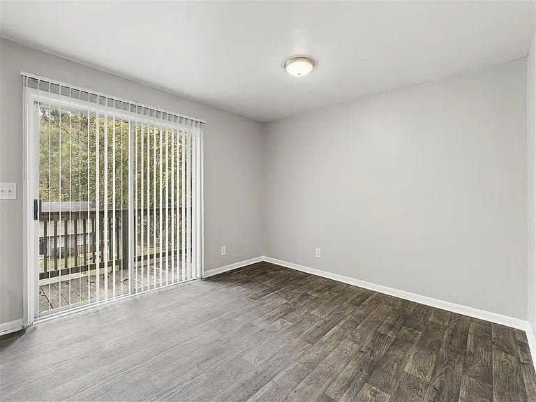 Pinewood Townhomes — Photo 7
