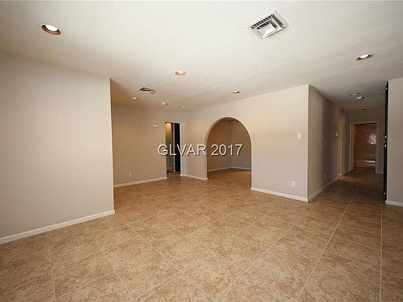 3rd image of 1332 E Oakey Blvd