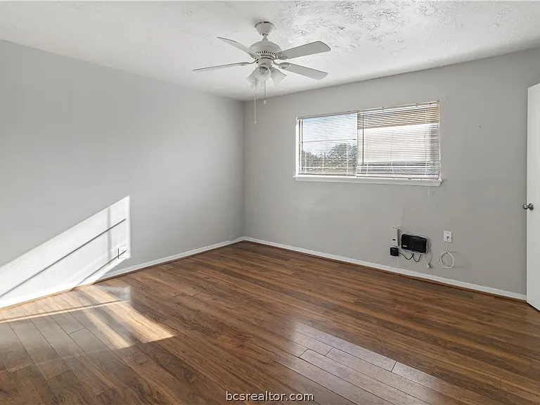 1014 E 23rd St — Photo 9
