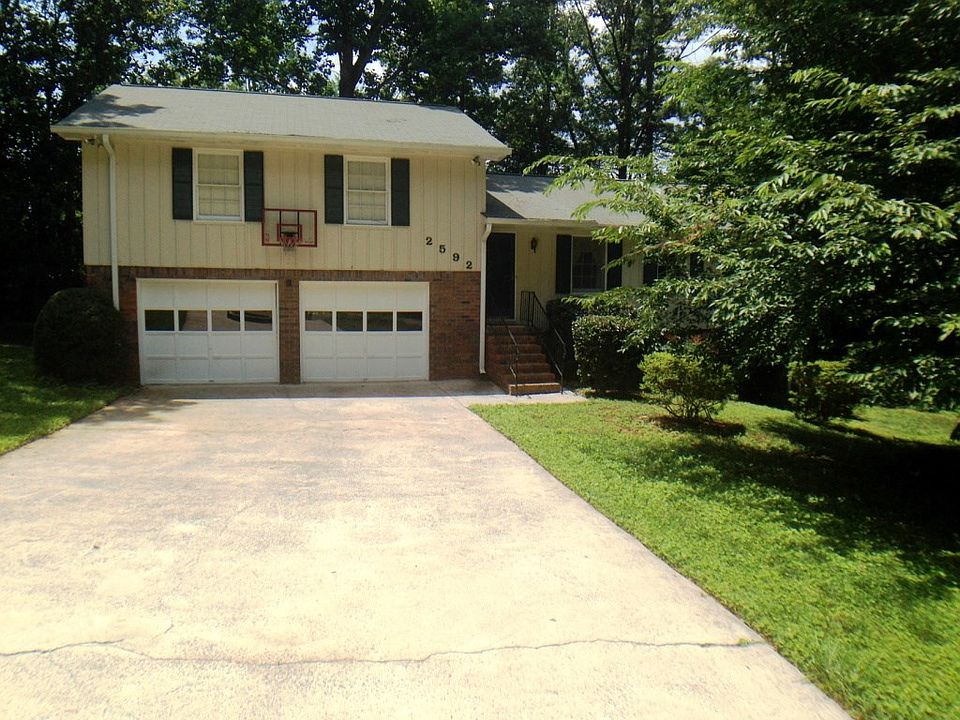 1st image of 2592 Oak Hill Dr