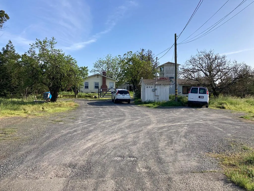 1 bed, 1200 sqft, $3,500 — Photo 3