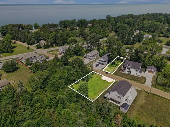 7368 Beachview Dr, South Haven, MI 49090