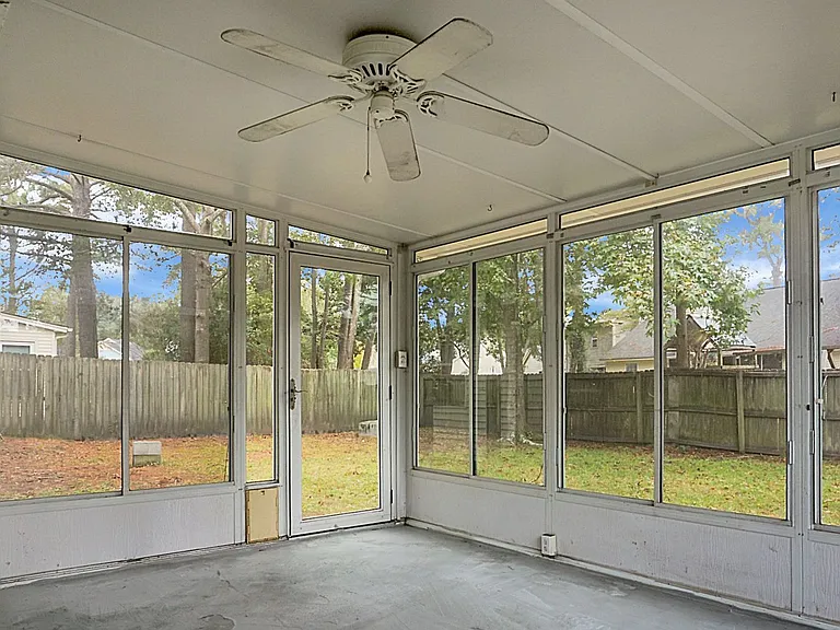 117 Saint Awdry St — Photo 30