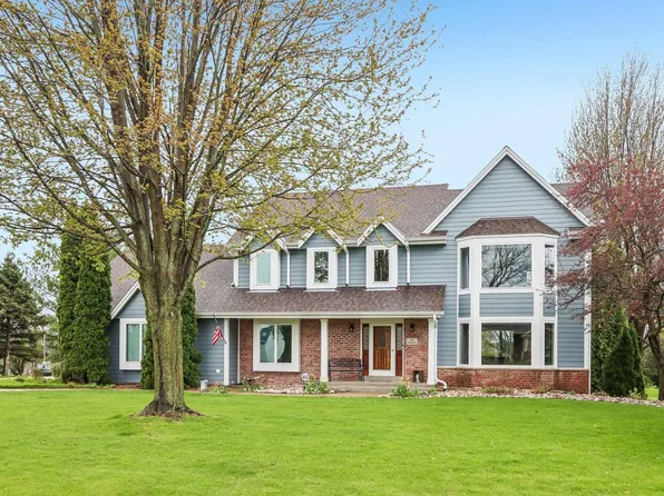 N53W26727 Arrowhead DRIVE, Pewaukee, WI 53072