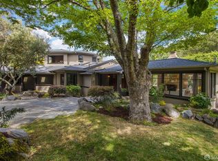 2 Normandy Ln, Orinda, CA 94563
