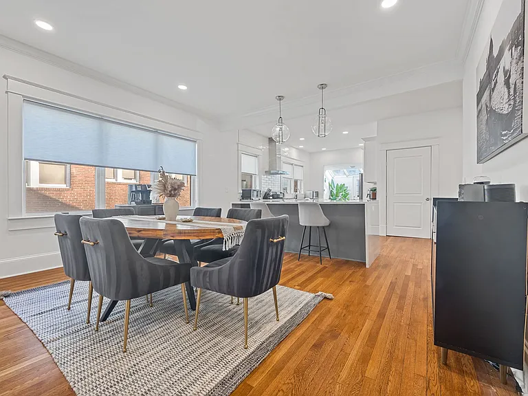 1021 North Ave NE — Photo 5