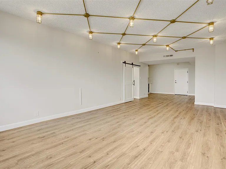 1400 Hermann Dr #15D — Photo 6