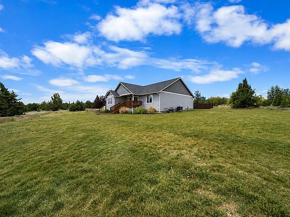 3rd image of 1305 SE Texas Cir