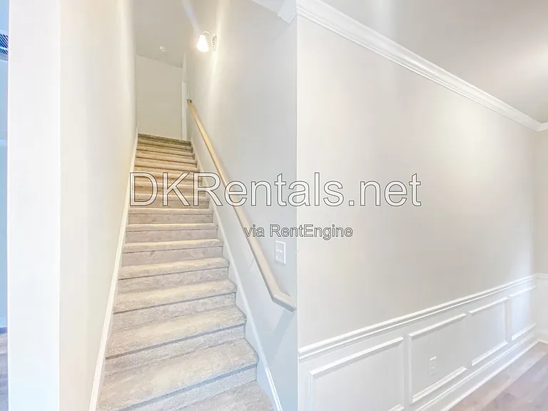 1466 Fern Ridge Ln #8 — Photo 6