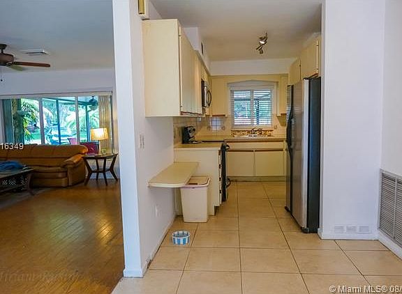3rd image of 851 NE 118th St