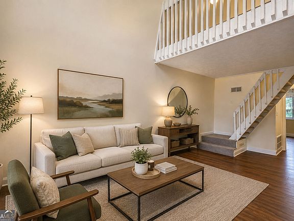 3rd image of 555 Freeman Dr