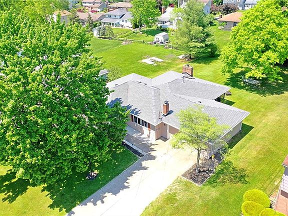 2nd image of 618 Oakridge Dr