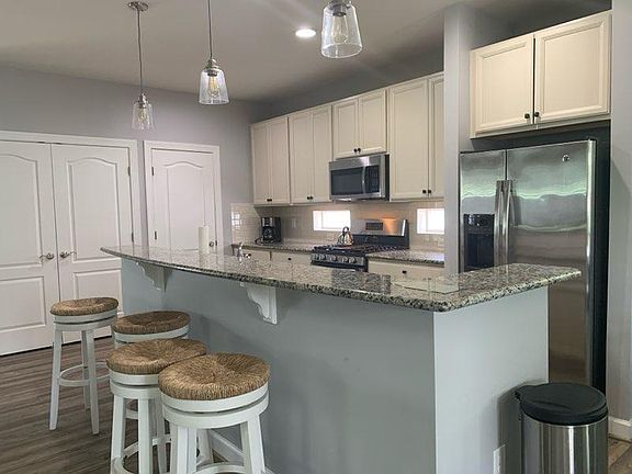 3rd image of 28522 Traverse St