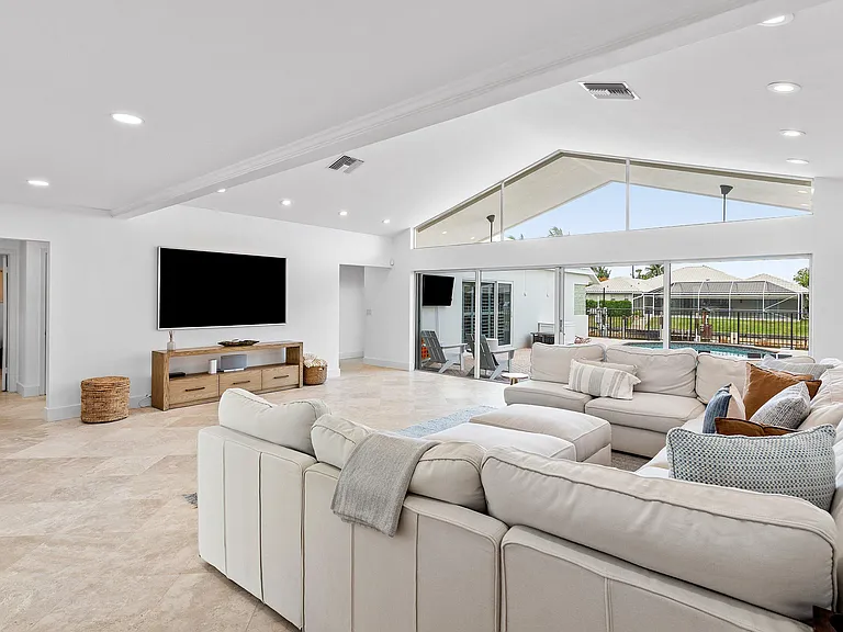 1332 SW Tamarind Way — Photo 8