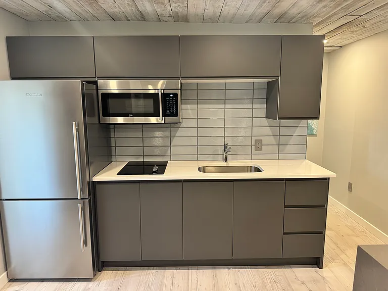 850 Main St #1 — Photo 1