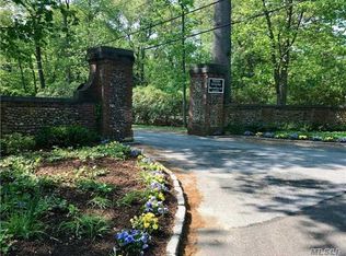 9 East Gate Road, Lloyd Harbor, NY 11743