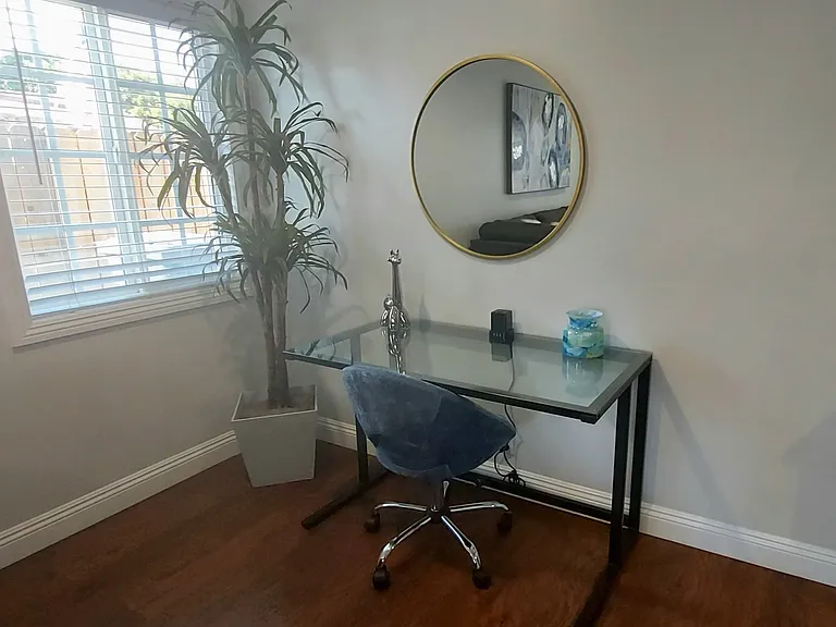 2250 Magnolia St — Photo 3